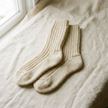 Illustration conceptuelle générée de chaussettes écrues, modèle fournisseur non confirmé