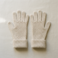 Visuel conceptuel généré pour les gants KnitTee, modèle fournisseur non confirmé
